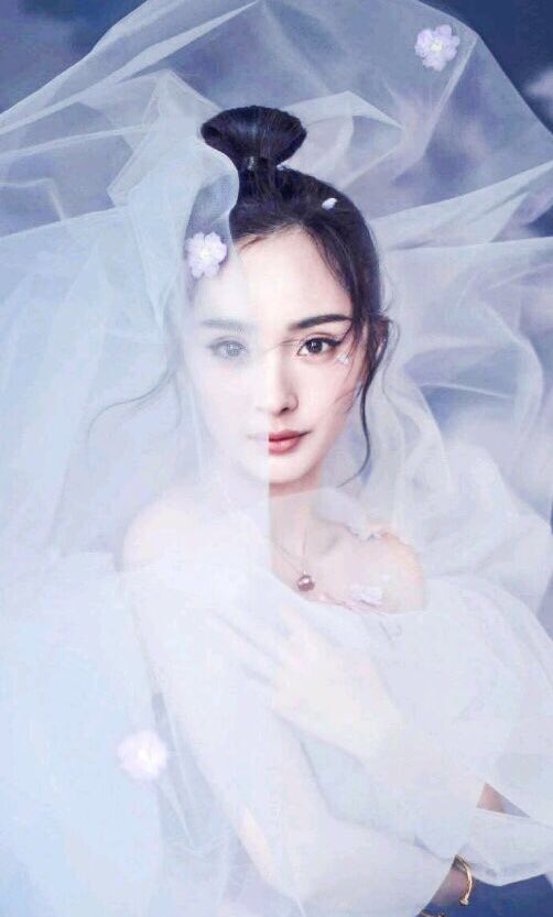 dramapotatoe's tweet photo. More stunning photos of #YangMi for Bazaar - May issue ♥️♥️♥️ [2/2]

#杨幂 #三生三世十里桃花 #EternalLove #cdrama #tenmilesofpeachblossom #tltwtmpb https://t.co/aFiaWNdjfX