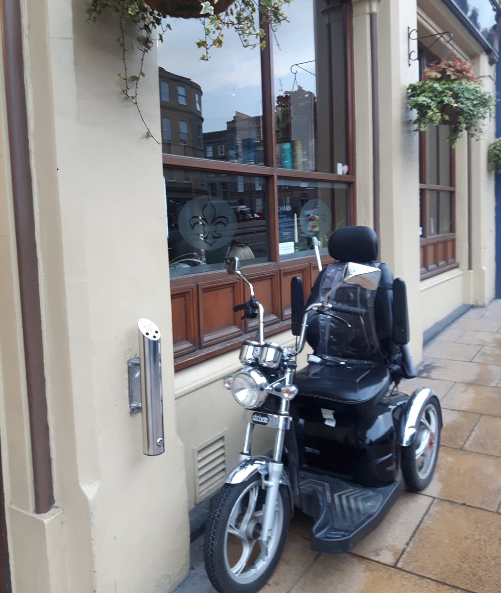 Edinpubs1's tweet photo. Don't drink and drive kids! #mobilityscooter #drinkdriving https://t.co/008wNfRiVK