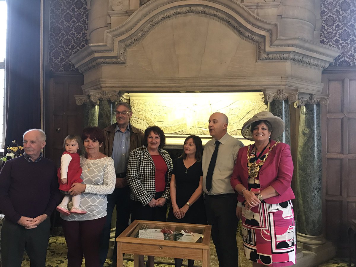 #LM with George's family, big thanks from the city for Andrew in letting his dads #maundymoney go on show. #sheffieldissuper