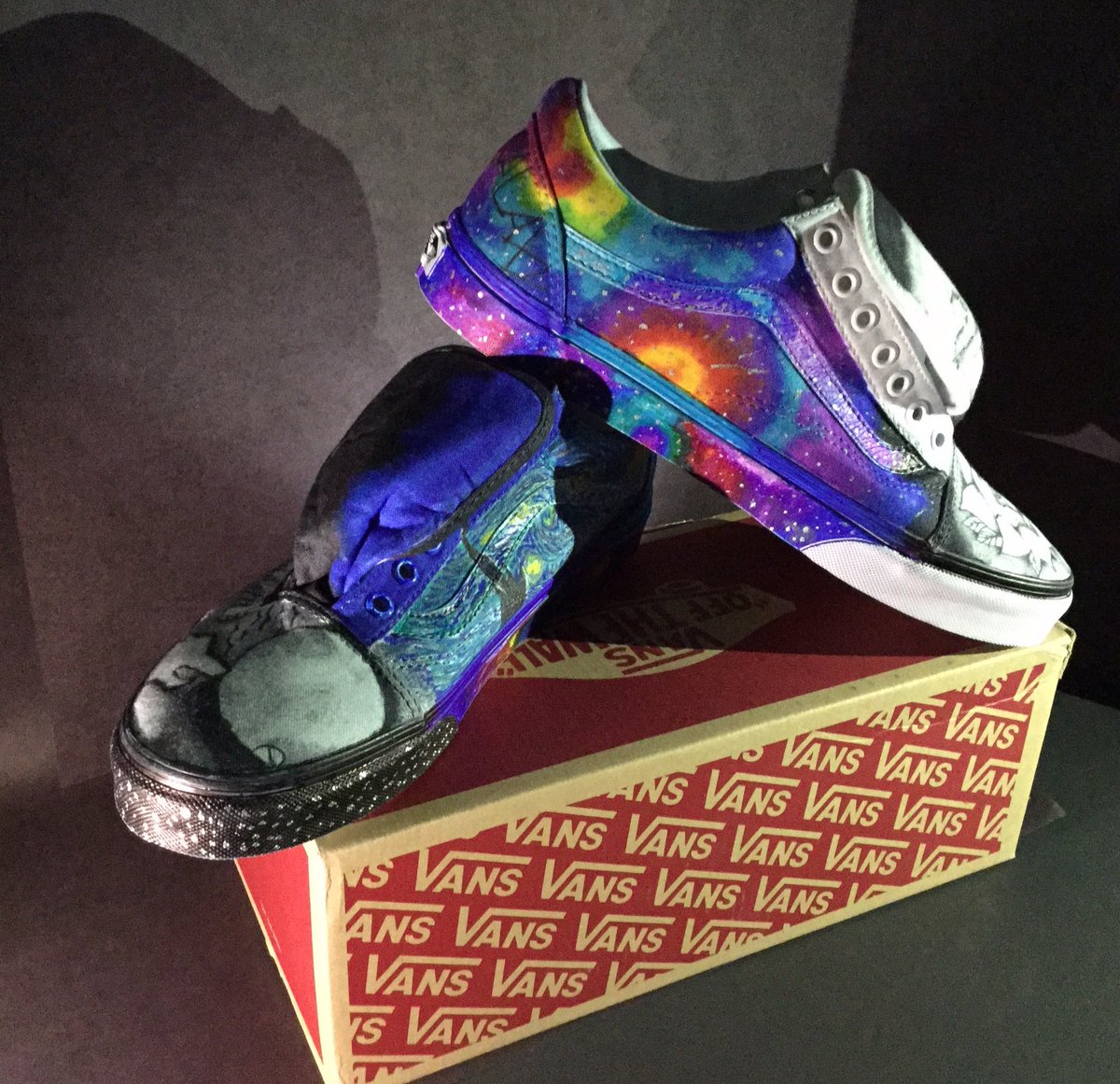 mdgoldsborough's tweet photo. Finished vans! #hubpride #freshhubs @HubsNHHS @mikesmithlive https://t.co/yiN9vnDL34