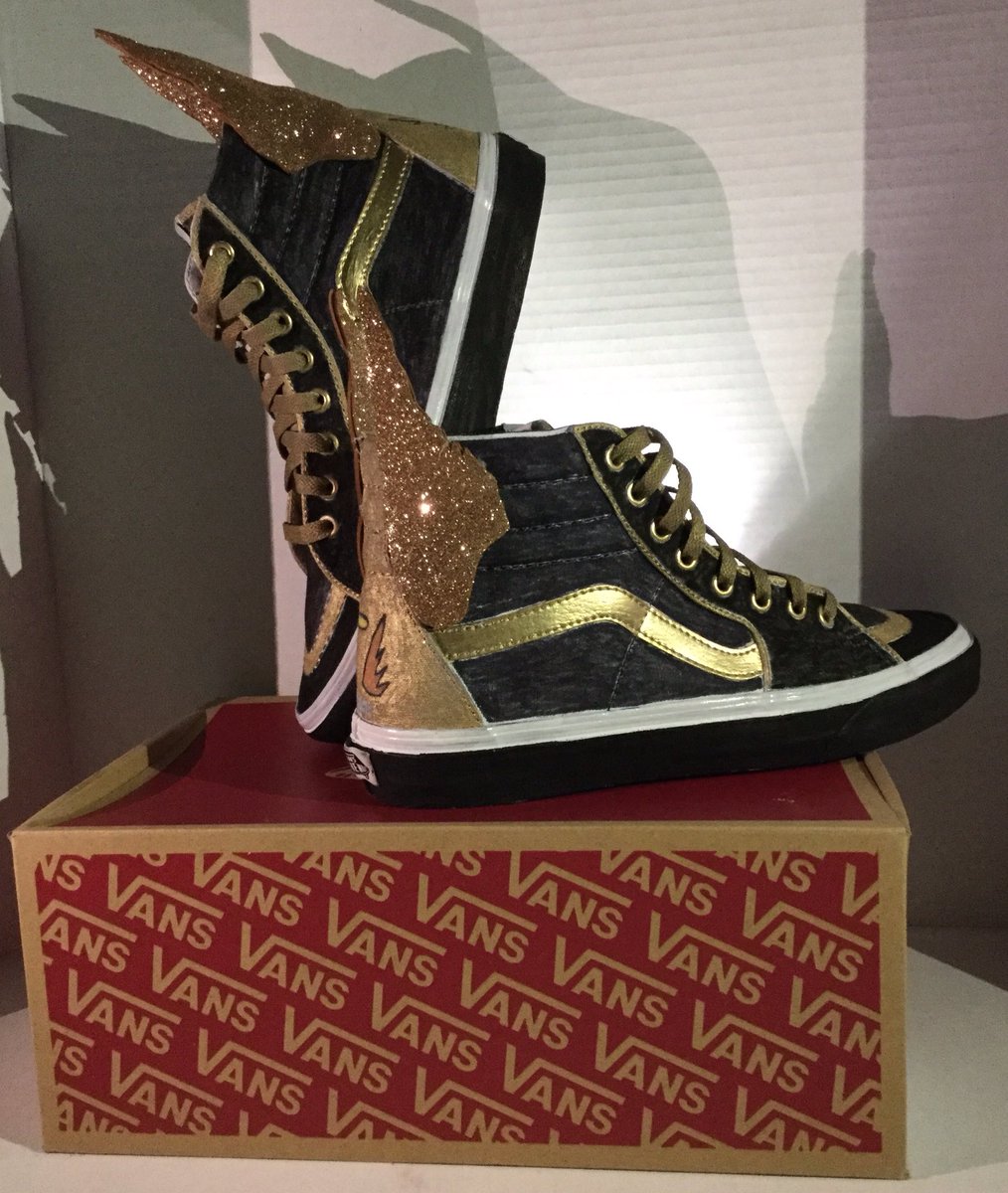 mdgoldsborough's tweet photo. Finished vans! #hubpride #freshhubs @HubsNHHS @mikesmithlive https://t.co/yiN9vnDL34