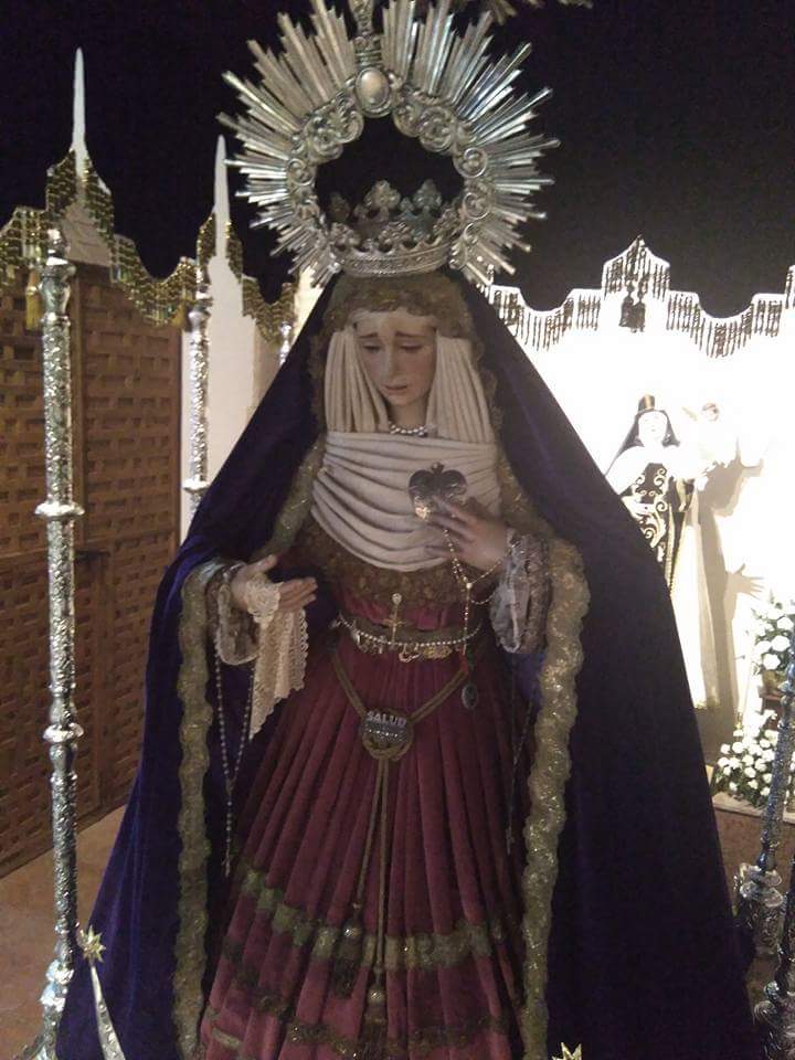 Así luce la Virgen de la Salud de <a href="/CaidoySalud/">Cofradía Ntro. Padre Jesus Caído y M° Stma. Salud</a>  entronizada bajo su paso de palio. Atentos a su candelería el próximo #JuevesSanto #SS2017