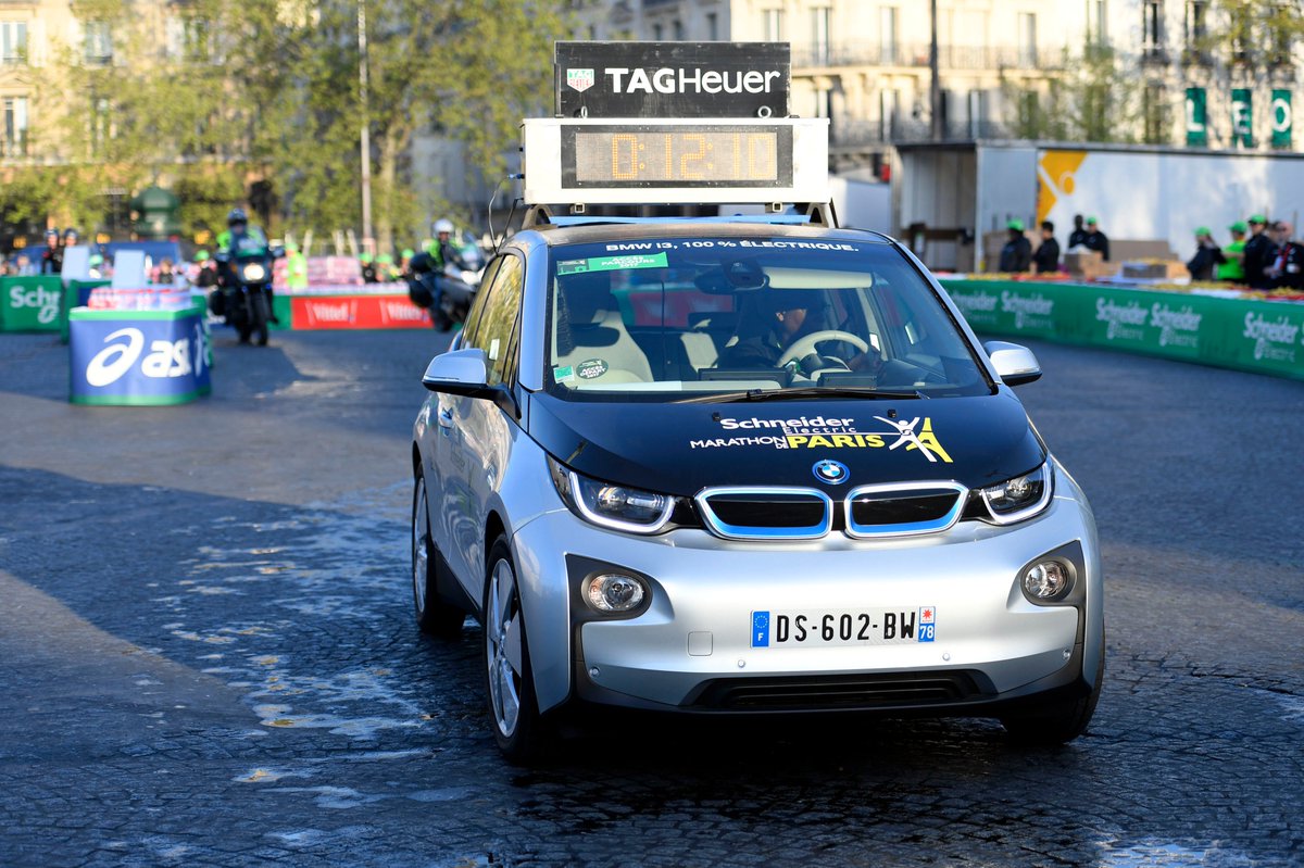 BMWGroupFrance's tweet photo. Les batteries pleines pour couvrir 42,195km de course. Retour en images sur la 41ème édition du @parismarathon. https://t.co/1KZn4roXce
