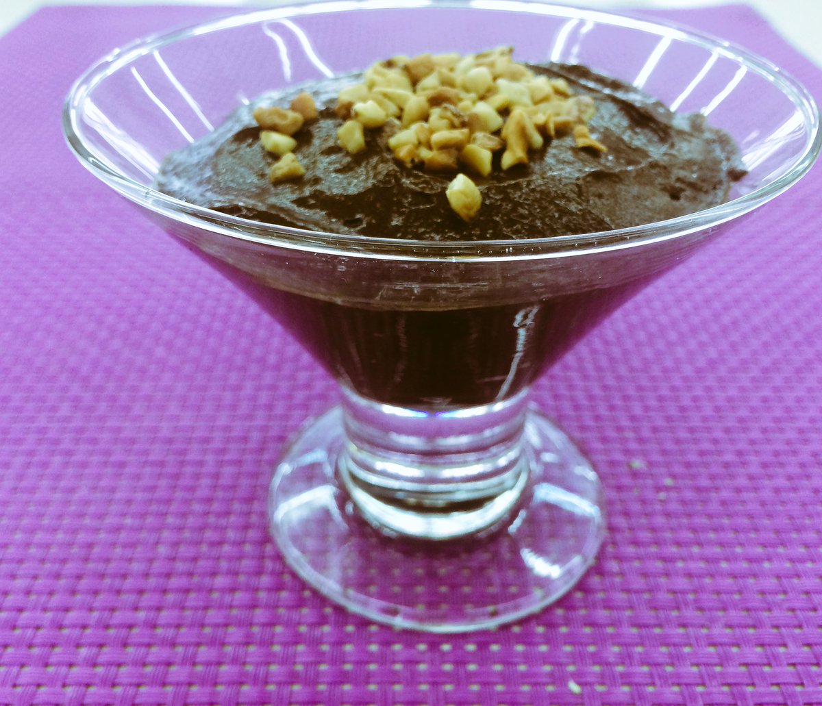 AlcaNatural's tweet photo. Mousse de abacate com cacau #mousse #vegano #vegetariano #opcaovegana #alcachofranatural https://t.co/34CYQomkM8