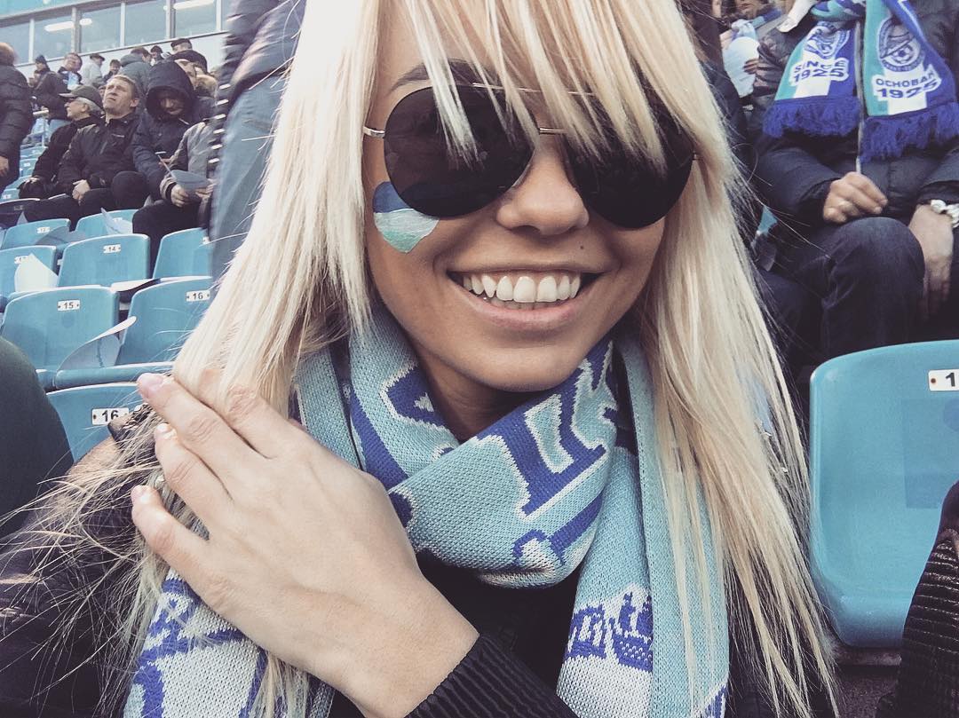 fczenit_en's tweet image. The girls of the Petrovsky is back for one last time before the move to Stadium St. Petersburg 
📸forum.fc-zenit.ru/blogs/devushki…