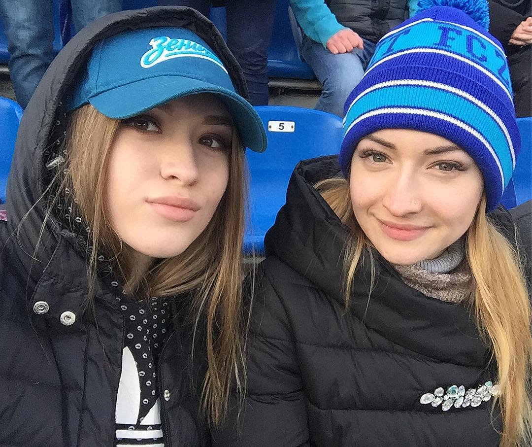 fczenit_en's tweet image. The girls of the Petrovsky is back for one last time before the move to Stadium St. Petersburg 
📸forum.fc-zenit.ru/blogs/devushki…