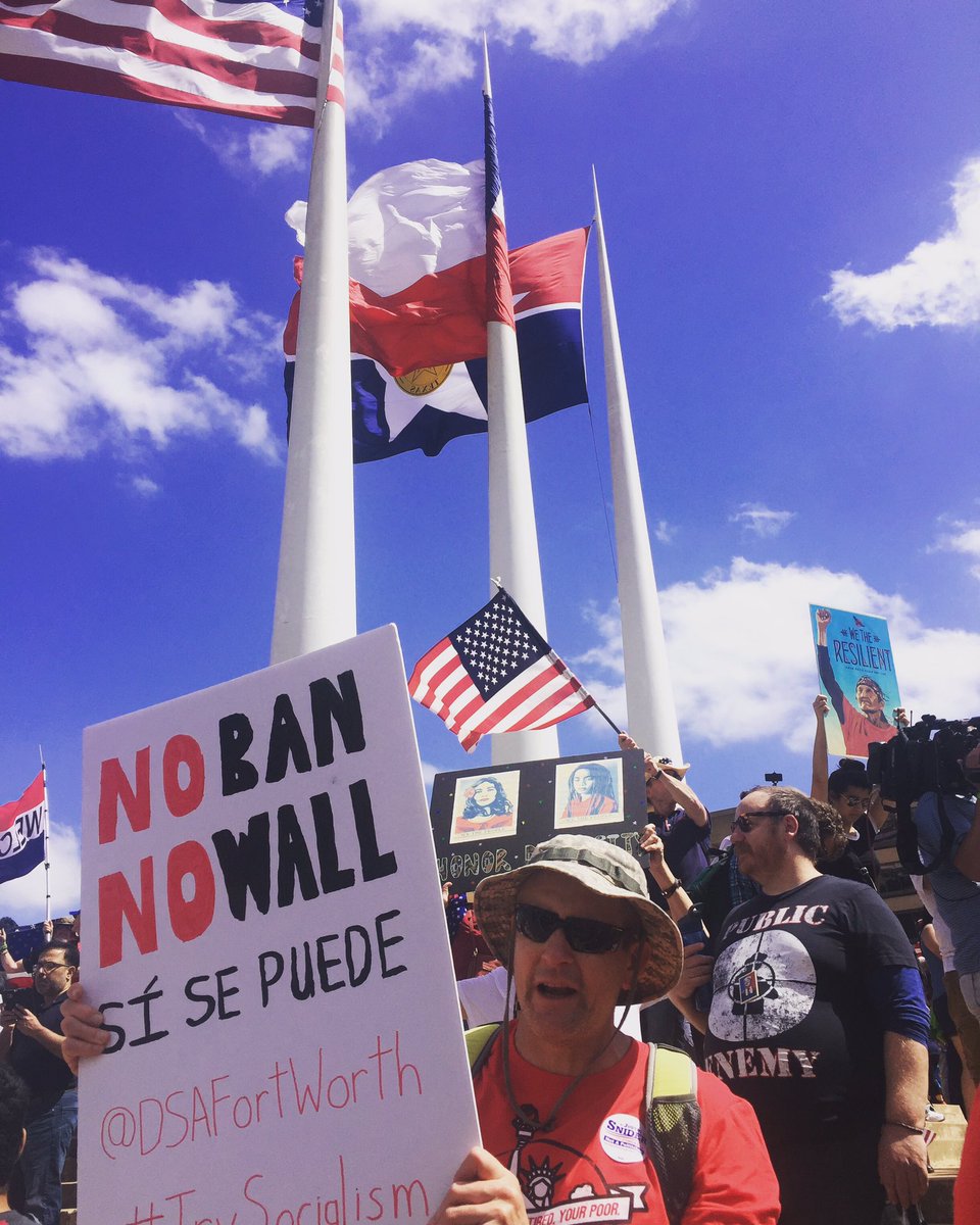 DSAFortWorth's tweet photo. No justice for people, no peace for government. #dallasmegamarch2017 #DSA 🌹 https://t.co/JWKOyRavI7