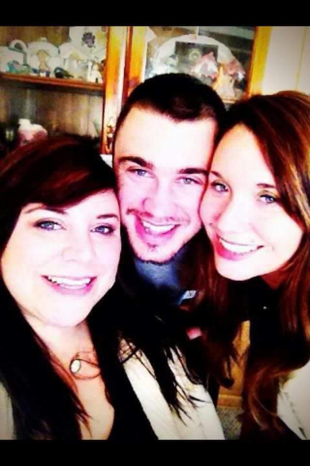 SashaConly's tweet photo. Happy National Siblings Day to my fav sis and bro @TawniEdwards @CFaurot33 https://t.co/fZLpc9TcBb