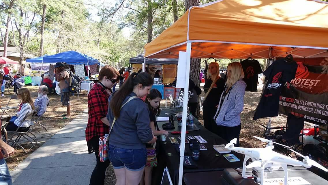 oneprotestinc's tweet photo. Busy weekend! We had a great time at the first annual VegFest in Gainesville. We spoke to lots of bear defenders! #saveflbears https://t.co/vMEl93XTXa