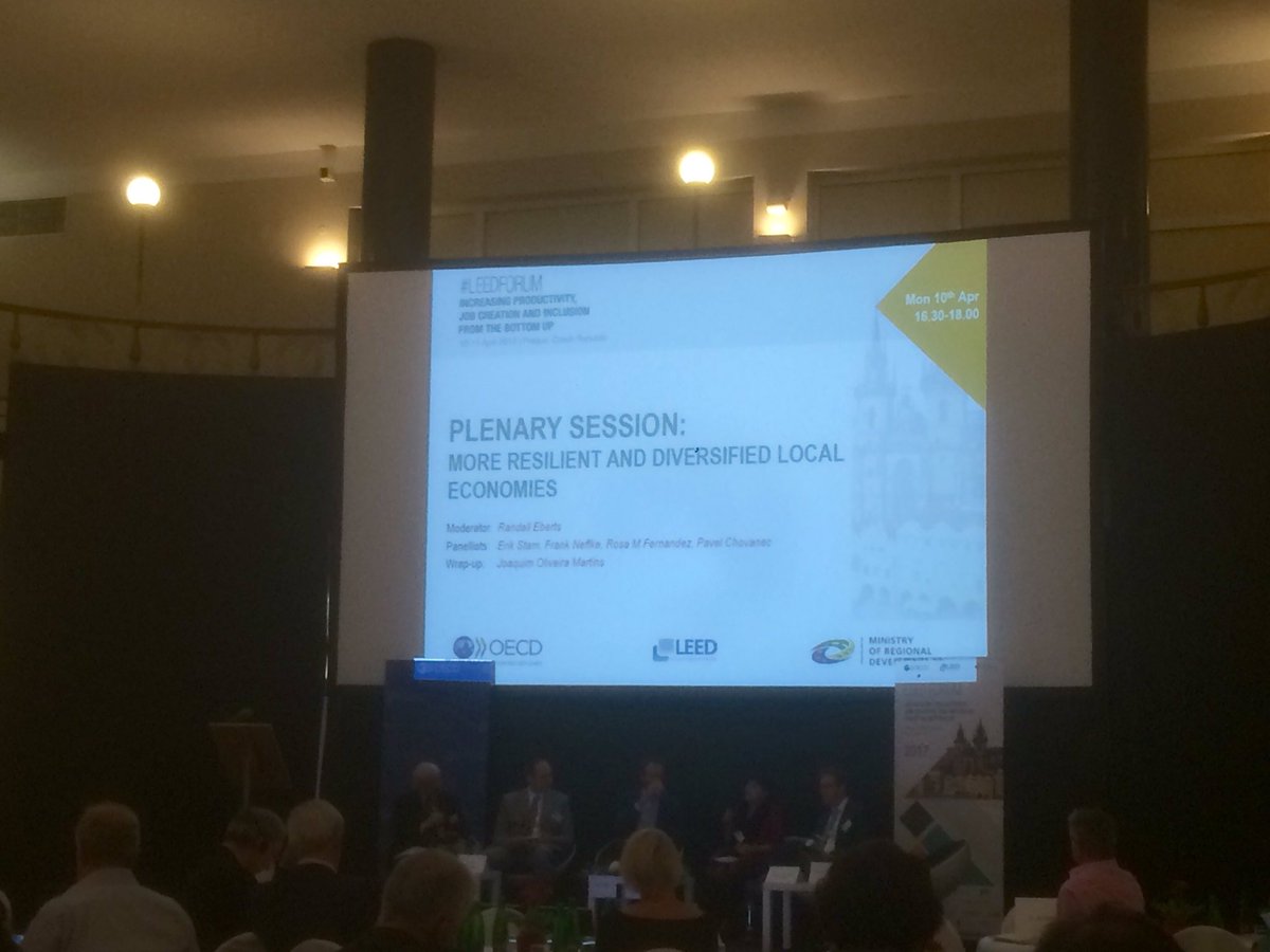 <a href="/EshipRules/">Erik Stam</a> at #LEEDforum "In a resilient economy, #leadership is #distributed." #digitaldemocracy <a href="/nervousnet/">nervousnet</a> <a href="/FuturICT/">The Eye of the Digital Storm</a>