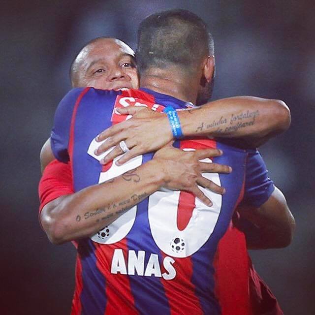 Happy Birthday to the greatest left back in the history of football, Roberto Carlos. 
