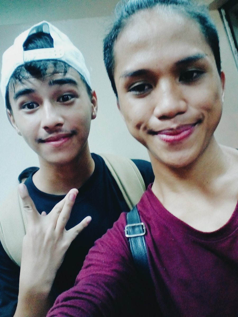 MaykiexMaykie's tweet photo. Expectation: " hmm di yan sila mag pansin sa Facebook lang kami friends"
Reality: #DuringWorkshop "Hi Michael Baybay"
Me: ae ene hellew pew https://t.co/sKh0dWPPSB