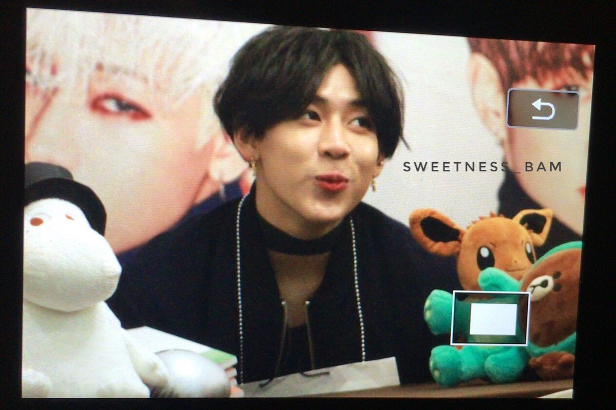 sweetness_bam's tweet photo. 170410 부산 팬사인
You are as cute as ever...💘
@BamBam1A 
#BamBam #뱀뱀 
#갓세븐  #GOT7 #NeverEver https://t.co/JmdGY3N2Gn