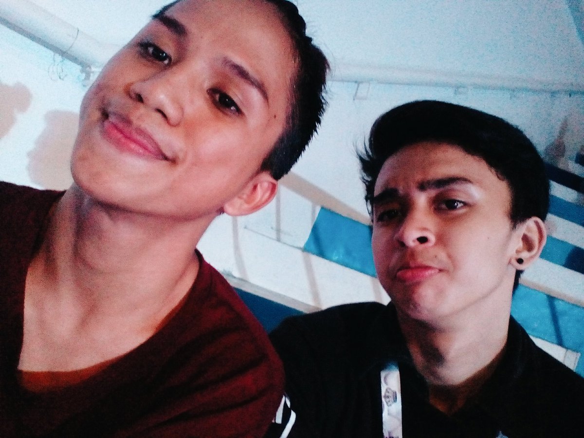 MaykiexMaykie's tweet photo. Expectation: " hmm di yan sila mag pansin sa Facebook lang kami friends"
Reality: #DuringWorkshop "Hi Michael Baybay"
Me: ae ene hellew pew https://t.co/sKh0dWPPSB