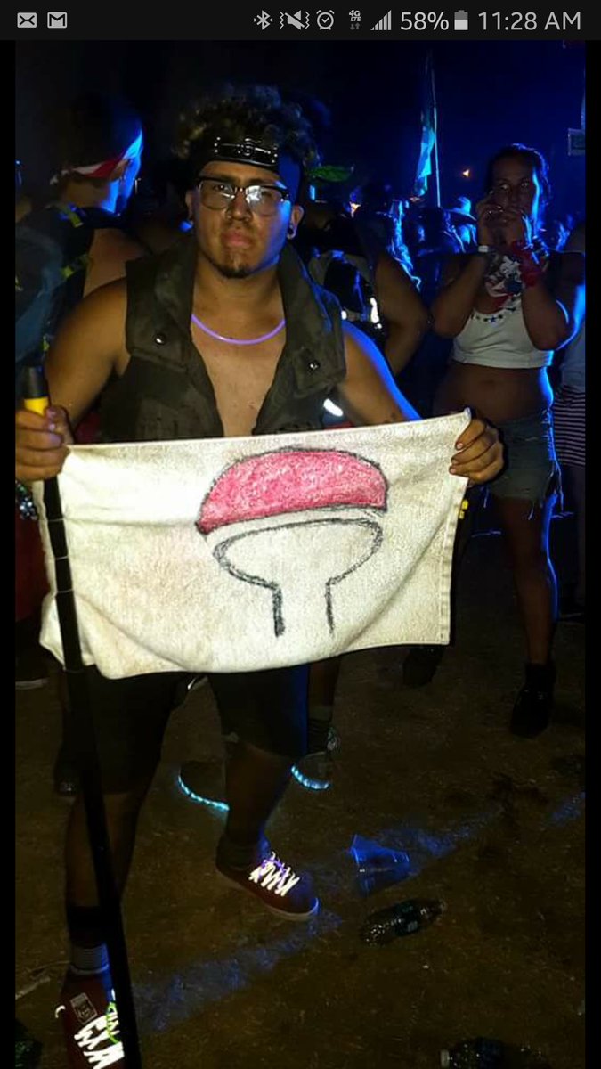 Kurriizmatic's tweet photo. this is the only picture I have left from #smf16 lol. I was in the trenches for a min https://t.co/AATZQj3MFj