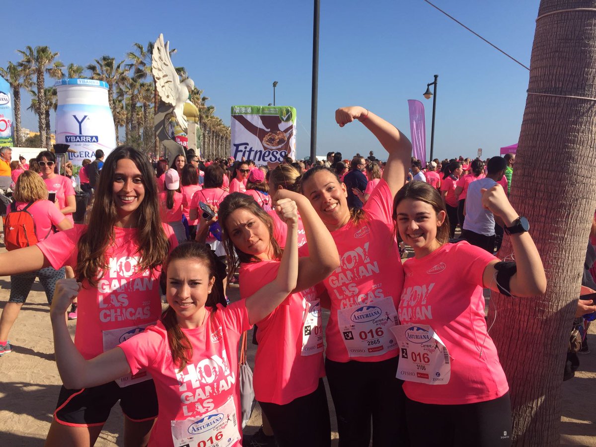 fitroombhealthy's tweet photo. Ayer nos sumamos a la #MareaRosa de la @CarreraMujer Valencia de la mano de Isabel y nuestras deportistas de #Fitroom https://t.co/nfM90kONtR