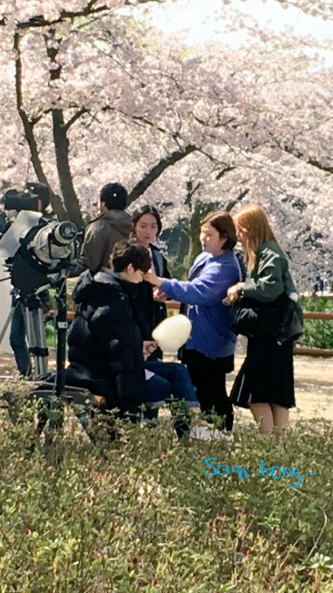 sam_bong_'s tweet photo. 언니 친구가 경주가서 홍빈이 봤다고 사진 보내줌 ㅠ,, 꽃과 그림,, https://t.co/7vhu6KWbXj
