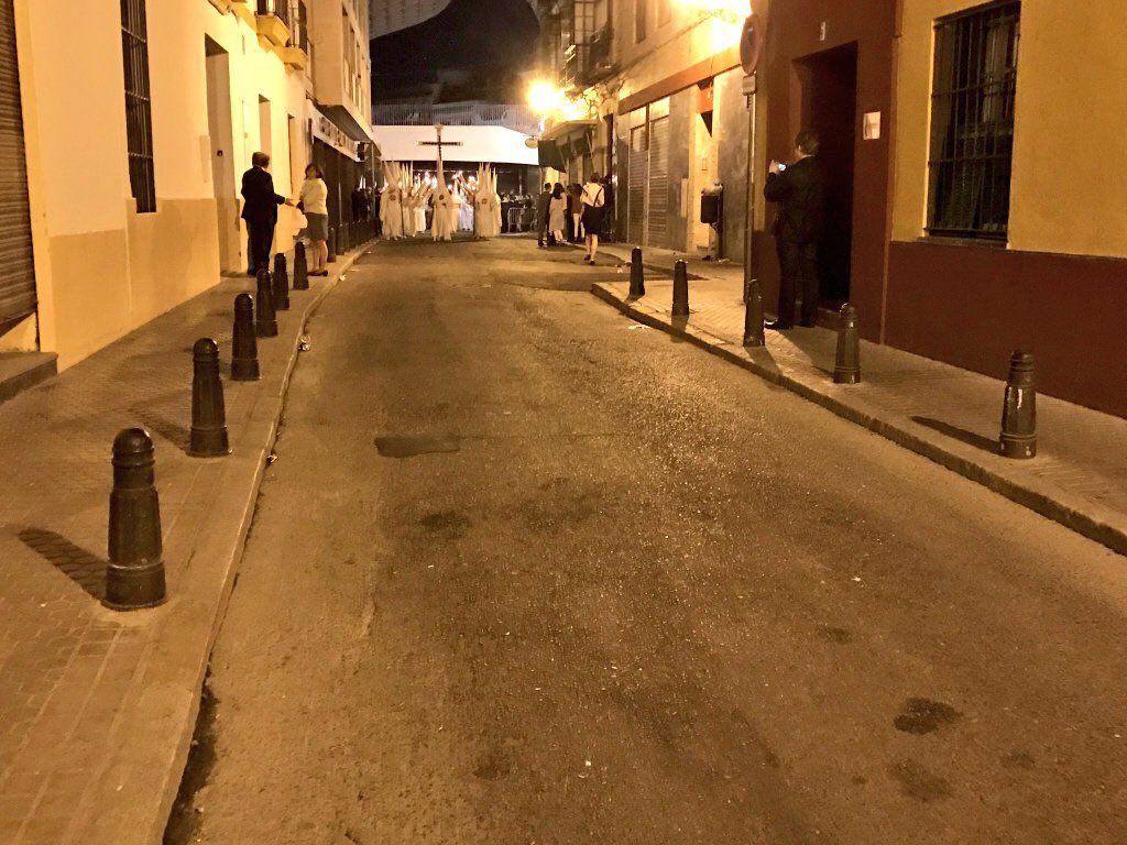 gsanchez2011's tweet photo. Una reflexión:@Hdad_Amargura sin público por innecesarias medidas de seguridad. Aforar sin pensar:¿El principio del fin?@elllamadorcsr https://t.co/o4LmY8Tx0Z