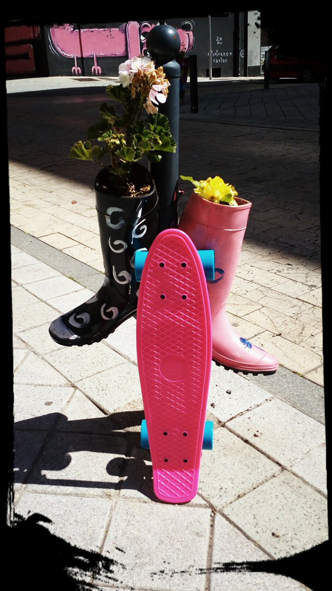 flipaprimo's tweet photo. Patinando en Plaza del Oeste Salamanca #flipaprimo, #skate, #penny, #tiendaSkate
https://t.co/TUz0dZs1ne https://t.co/DOk4BMijsY