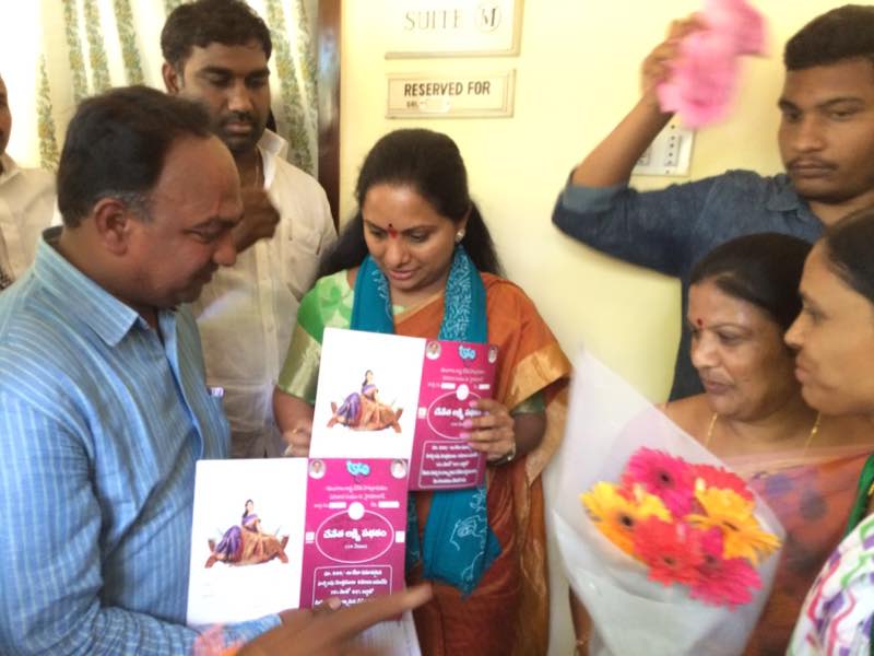 tscohandlooms's tweet photo. Smt. Kalvakuntla Kavitha, Garu MP of Telangana has Joined Chenatha Lakshmi Scheme https://t.co/iuLZILBdR8
