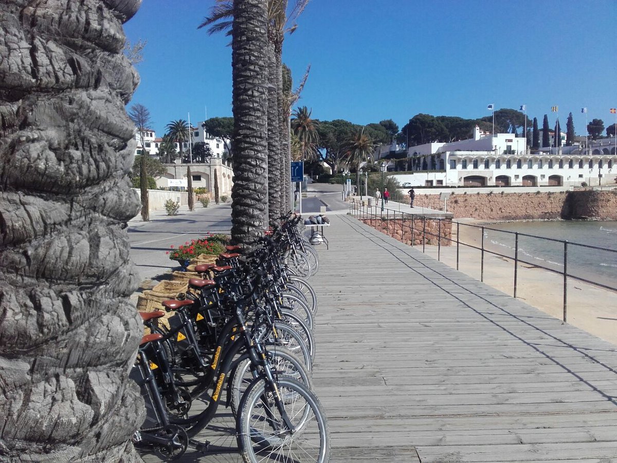 Burricleta's tweet photo. Ruta amb les Burricletes desde Sagaró a Castell d'Aro per el carrilet. 🌞 A la propera, t'esperem! 😋 #Burricleta #ruta #Sagaro #Màgic https://t.co/YhqoyEDQQc