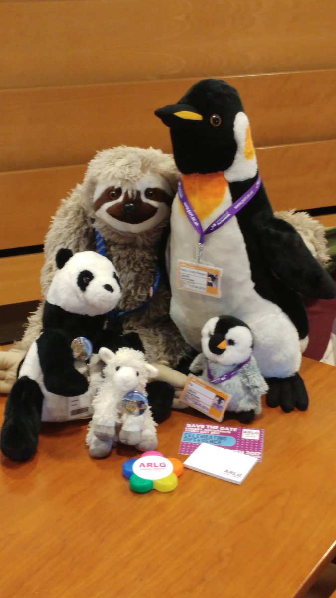 eLibraryDude's tweet image. @ssulibpanda socialising with other #librarymascots !! @ARLGSouthern @SolentLibrary @SolentSusan