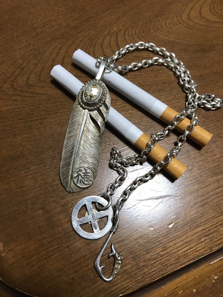 徳島洋二郎 見たいって声が多かったので 僕のアクセサリーご紹介 V笑 シルバーは Akat の レザーブレスは先日作ったやつ シルバーや革は使えば使うほど 味が出るんで好きです デザインに少しだけ 魚釣りを混ぜて これが僕のマイブーム O O 笑 徳島洋二郎 見たいって声が多かったので 僕のアクセサリーご紹介 V笑 シルバーは Akat の レザーブレスは先日作ったやつ シルバーや革は使えば使うほど 味が出るんで好きです デザインに少しだけ 魚釣りを混ぜて これが僕のマイブーム O O 笑
