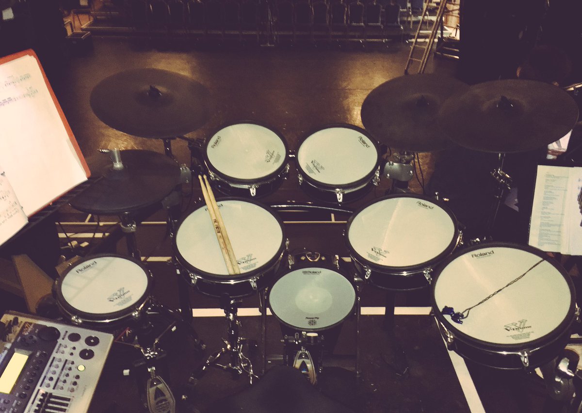 nicky_caulfield's tweet image. Been a pleasure to work at @Urdang_Academy for the past 5 weeks. Talented cast, creatives and band! Thanks @PaulHack71 &amp;amp; @Grant_MartinMD 😊🥁