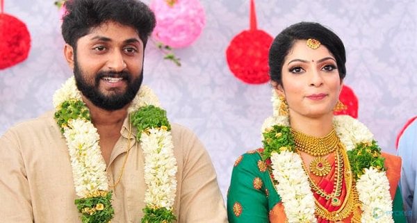 Actor #DhyanSrinivasan ties the knot with his longtime girlfriend #Arpitha

goo.gl/3UeHwQ