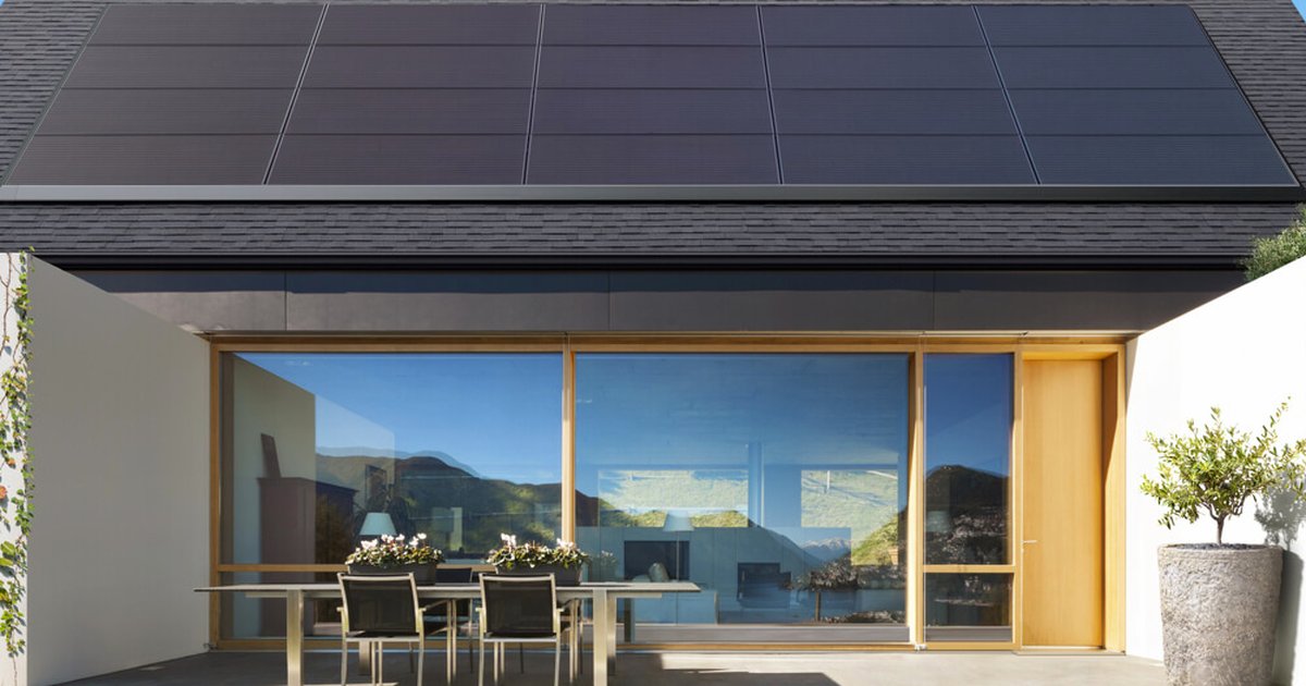 TIPACorp's tweet photo. Tesla shows off new solar panels that won't uglify your roof https://t.co/QfjDEvxFED #EcoMonday https://t.co/rw1Vr4dcL4
