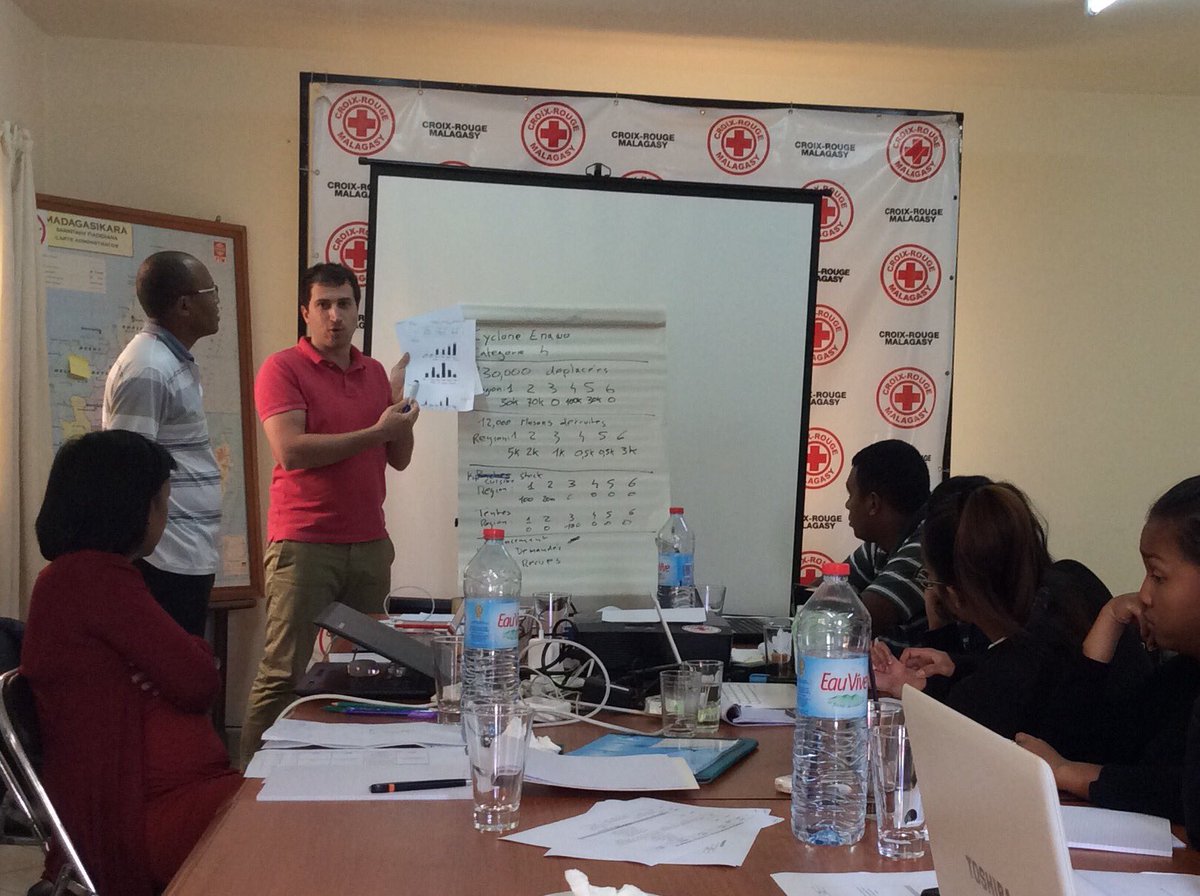 MadaRedCross's tweet photo. Formation de quatre jours, en matière de gestion de l'information par la @Federation pour les staffs techniques de la @MadaRedCross https://t.co/S3PZD7qlEU