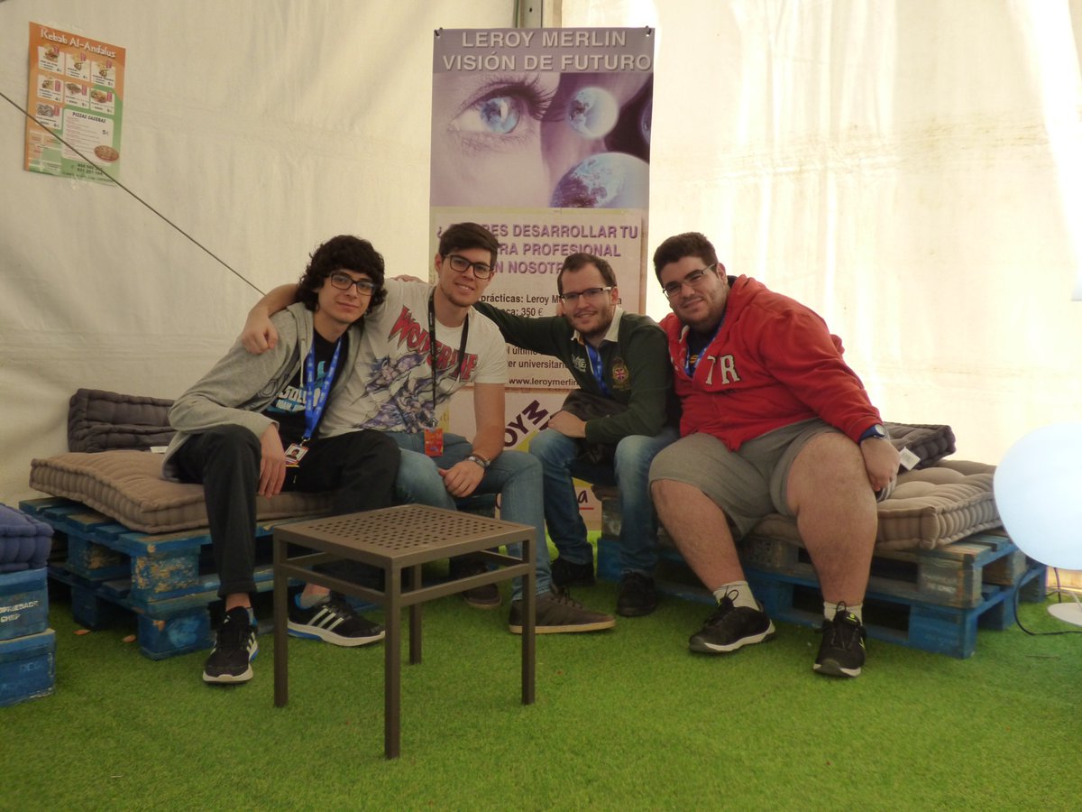 TelecoLANParty's tweet photo. Nuestros participantes tomando un merecido descanso en la zona de relax cortesía de @leroymerlin_es #TLP9 https://t.co/LrCLoA6jeK