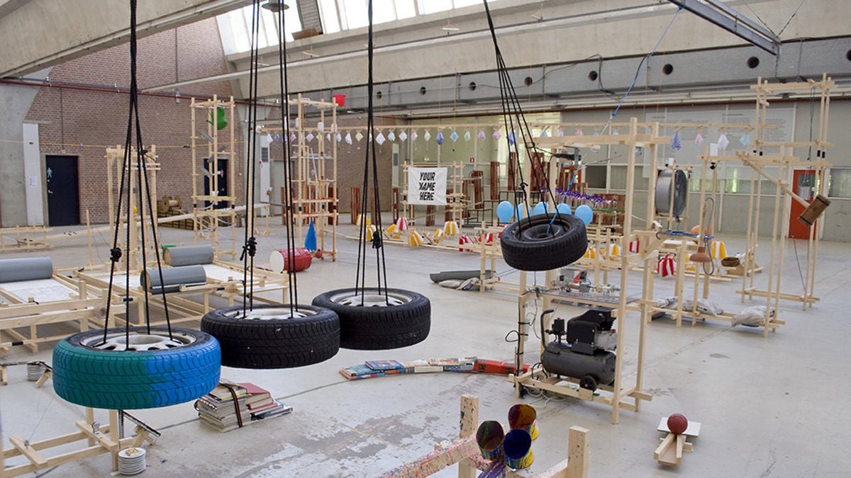 Weet jij 'n weg naar slimme mobiliteit? Kom met 'n idee goed voor 't podium bij de Dutch Design Weeks! Ga naar:  tinyurl.com/lgckolt