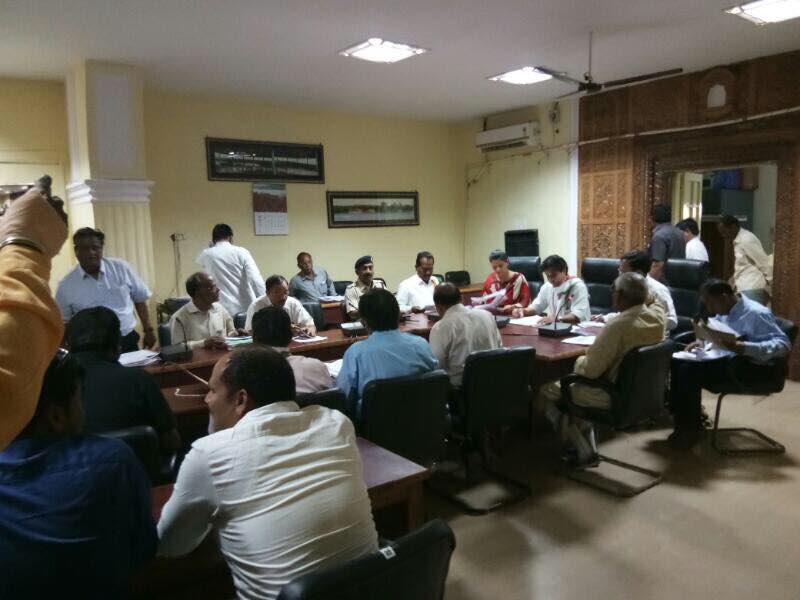 JM_Scindia's tweet photo. Reviewed progress of development projects in Shivpuri with district administration today at District Vigilance Monitoring Committee Meeting https://t.co/SaoQWMHXw3