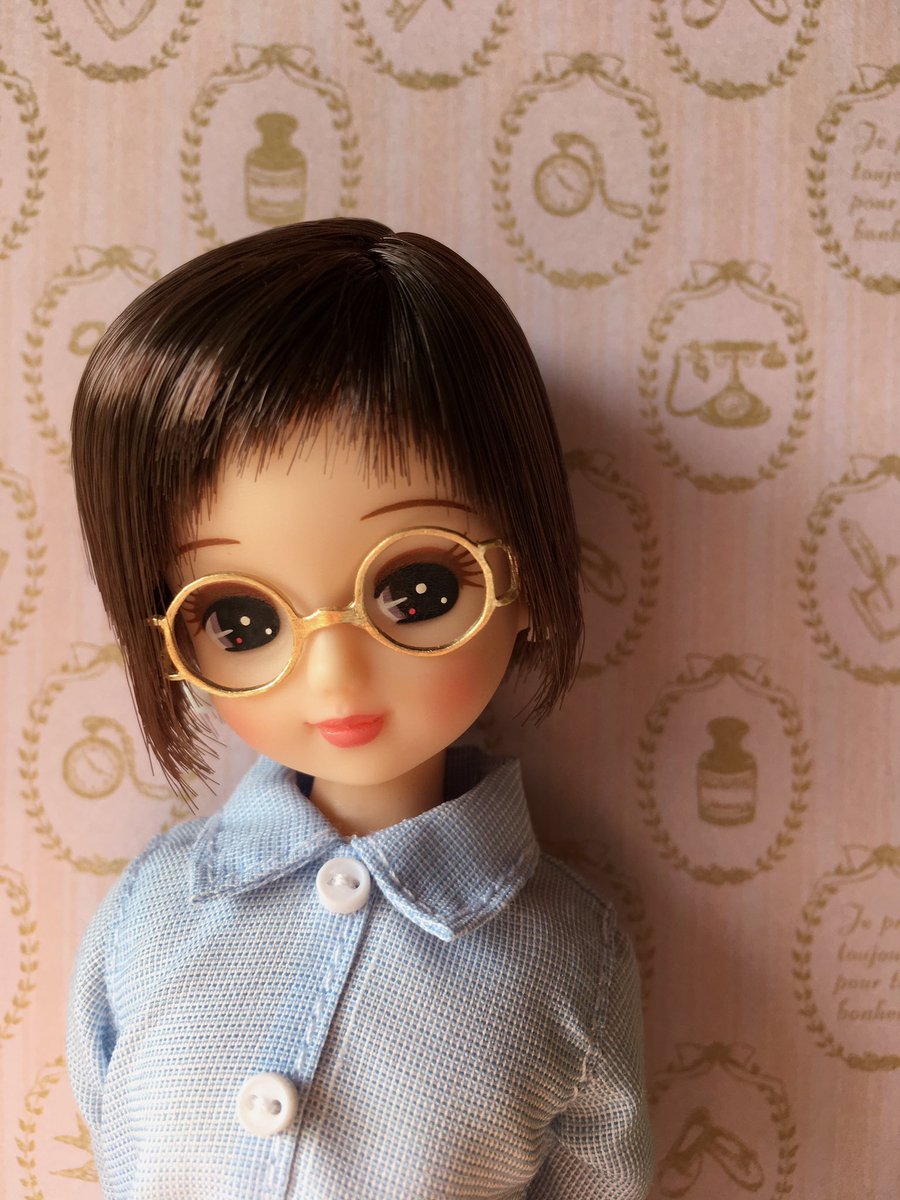 リカちゃん 公式 ボンソワール 4 10は ショートの日 美容院に行った翌日は クラスに入るのに なんだかちょっと緊張しちゃうの そんなとき気になるあの人に その髪型 いいね って言われて １日中ハッピーな気分になっちゃった 今日は何