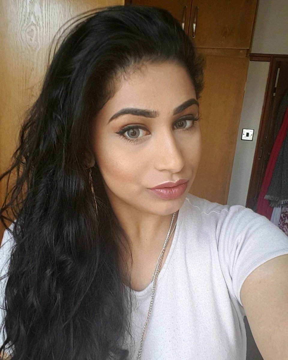 BeauBeauty101's tweet photo. My look yesterday....dont hold on to old memories make new one and just keep swimming #mondaymotivation #selfie #MakeUp4Makeup #keephappy https://t.co/cfusG68qUy