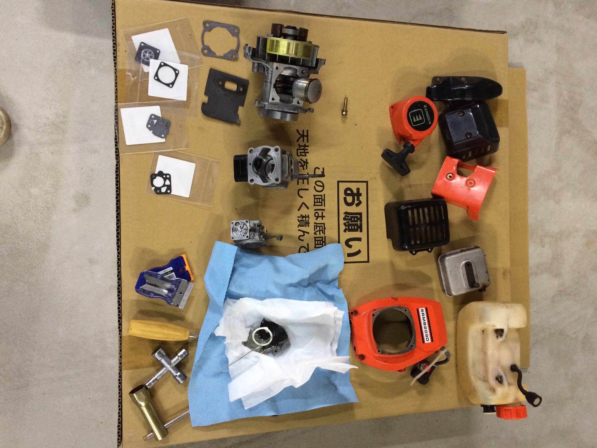 Chris 共立刈払機廃番srmb9d苦心2ヶ月でもう少し 1 キャブダイヤフラム関係 2 キャブポンプ関係 3 ピストン磨き 4 シリンダーヘッド磨き 5 ガスケット作り 6 ピストンリング破損 7 中古本体部品ゲット 8 フライホイール 9 Chris 共立刈払機廃番srmb9d苦心2ヶ月でもう少し 1 キャブダイヤフラム関係 2 キャブポンプ関係 3 ピストン磨き 4 シリンダーヘッド磨き 5 ガスケット作り 6 ピストンリング破損 7 中古本体部品ゲット 8 フライホイール 9