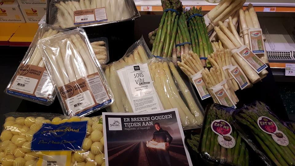 mennodevries's tweet photo. Het witte goud is hier... Asperge clinic door @Henk_Schreuder , chefkok restaurant #Wielinga #Leiden @smedingagf @JWPostmus @sligro https://t.co/EYd5Cryhje
