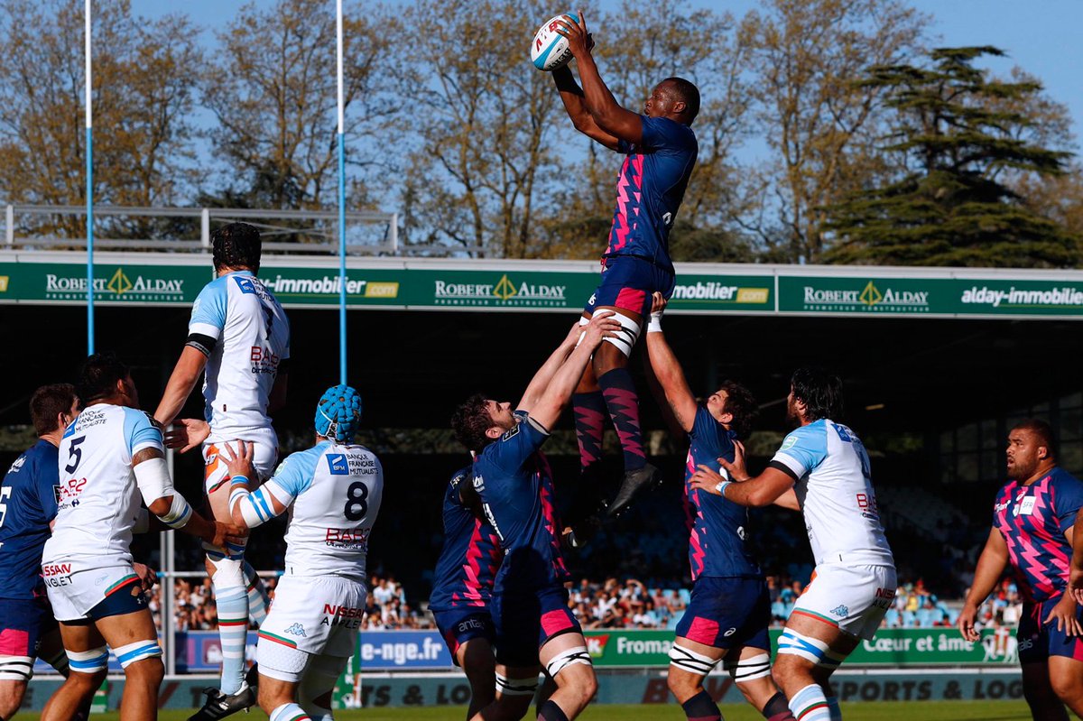 SFParisRugby's tweet photo. Tous les trois décisifs à Bayonne et récompensés avec une place dans le #XVtype @RugbyramaFR + 1 @midi_olympique. Bravo 👍 #ABSFP #SFParis https://t.co/MuZ88J83Ry