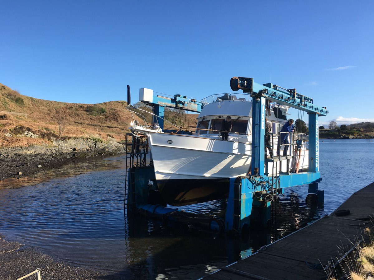 An early morning lift #yachtservices #obanmarina #scottishsailing