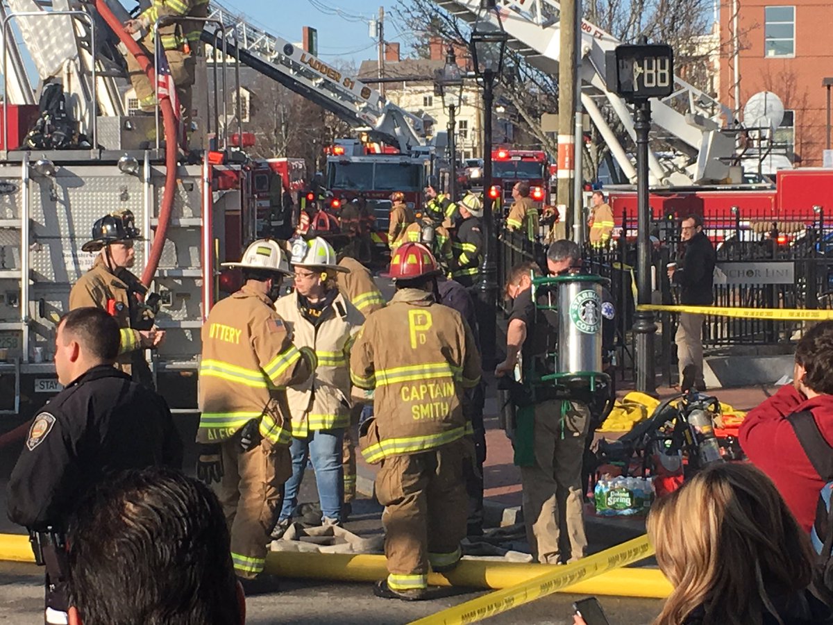 Calvin from <a href="/Starbucks/">Starbucks</a> refueling firefighters w. fresh cups of coffee on scene #Portsmouth. They've been battling for 8 hrs now <a href="/cbsboston/">CBS Boston</a>