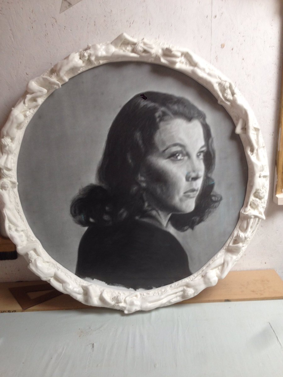 ninamaefowler's tweet photo. SO EXCITED TO SEE MY WORK COMING TOGETHER!!!! for @thecobgallery #sculptedframes #vivienleigh #pencildrawing #fairhurstframers https://t.co/hoexRkjo05