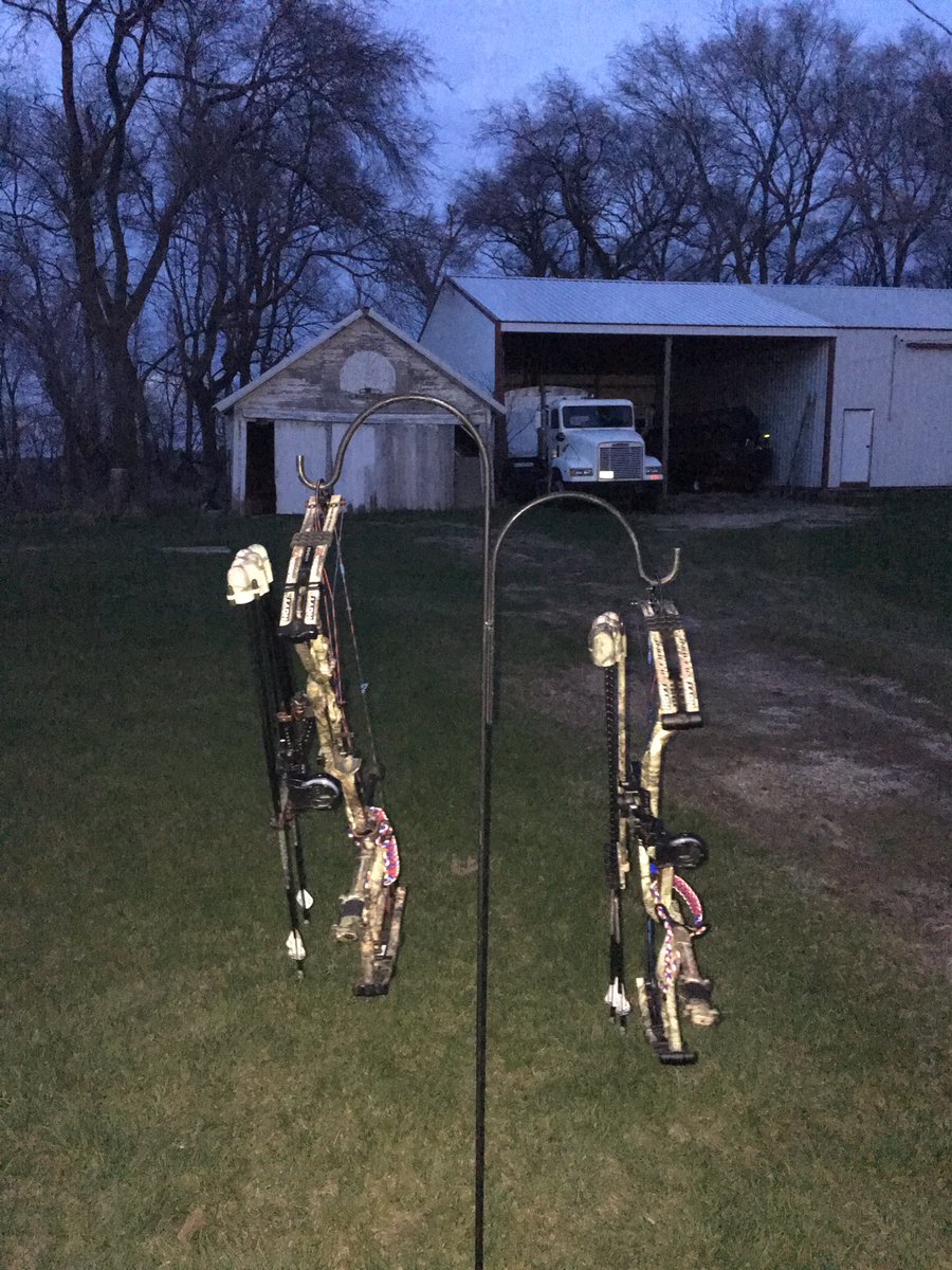 Some low light shooting! #hoytcarbondefiant#hoytcarbonspyder