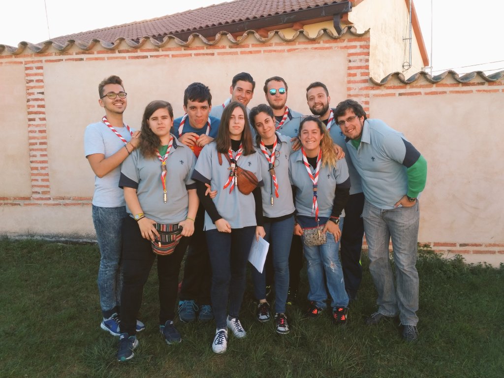 Scouters completos y bien formados #GSH668 #Campamento #Sol