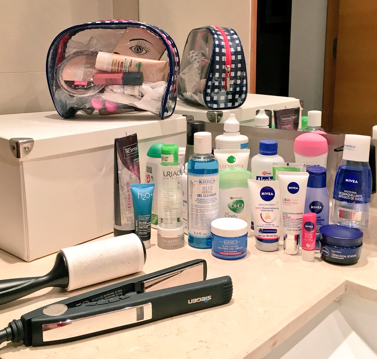 modamujeres's tweet photo. 🙄 esto de ser mujer .... mi baño ya parece farmacia jaja no les pasa? 😅🙈 #MPjugadas @mujereslared https://t.co/cMAyopkOTp