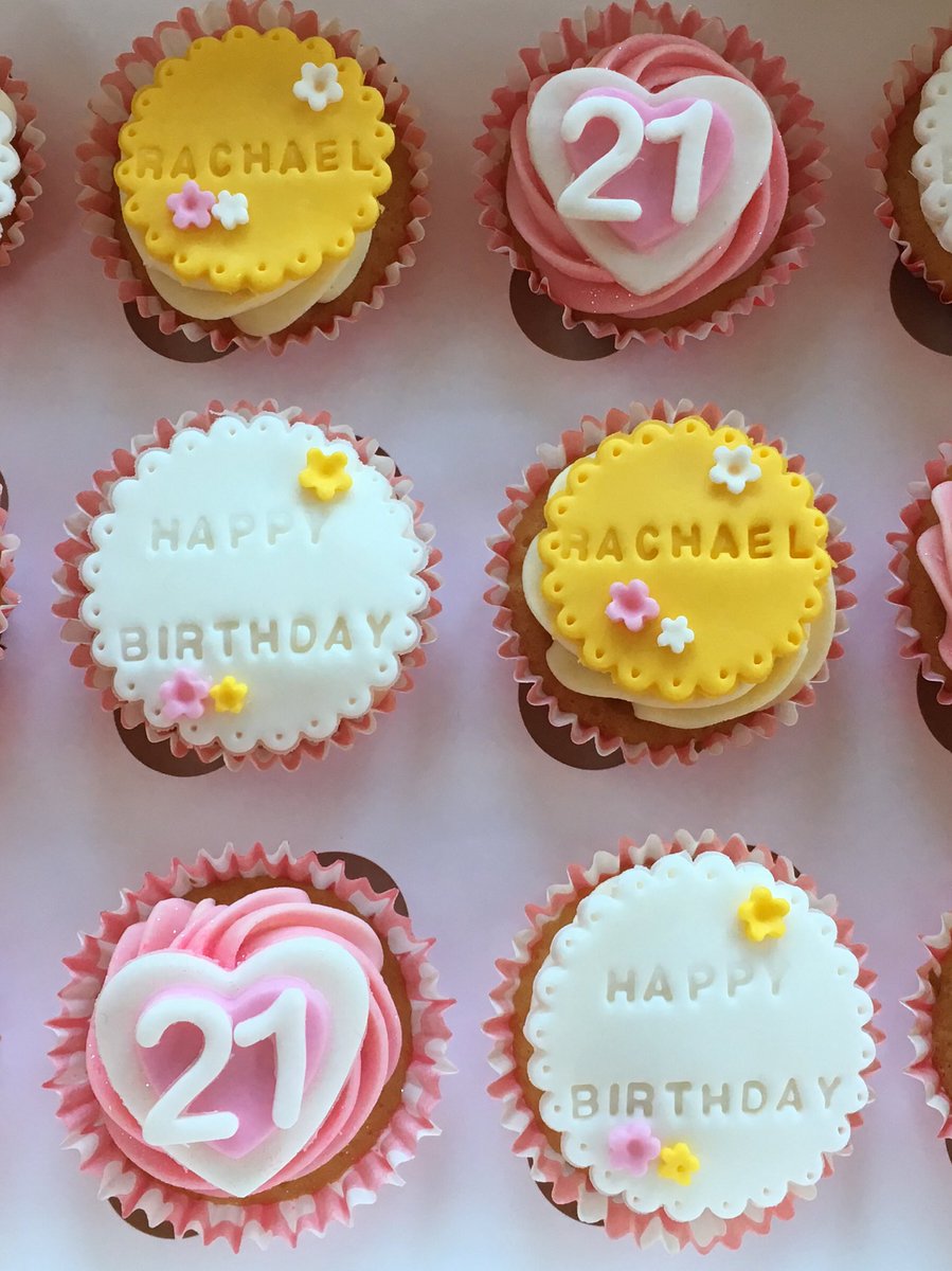 _LACupcakes's tweet photo. Some of our recent cakes and cupcakes! #cupcakes #cakes #baby #21st #giantcupcake https://t.co/lGgGWR1IpO