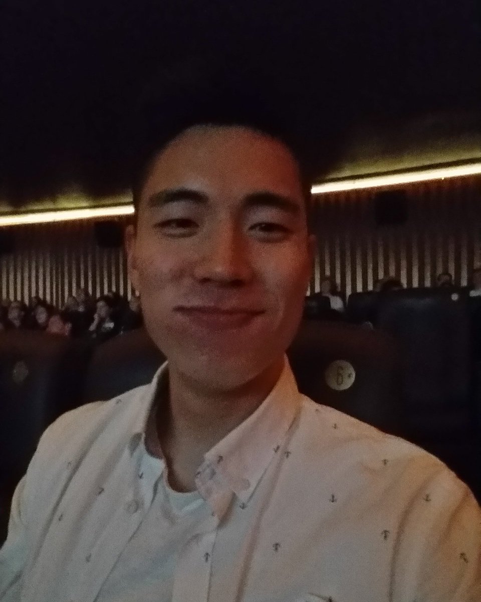 팝콘 입안 한가득🍿😊🎬