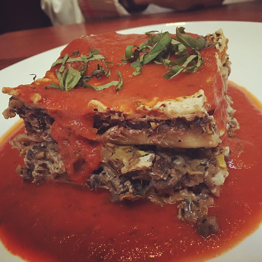 CarolinAramburo's tweet photo. #Subliming away #Vegan-ly ... such sacrifice😂
#YummyFood #DeliciousConversation #ExtraordinaryCompany 🌈🎉 https://t.co/DslV3Ji4mB