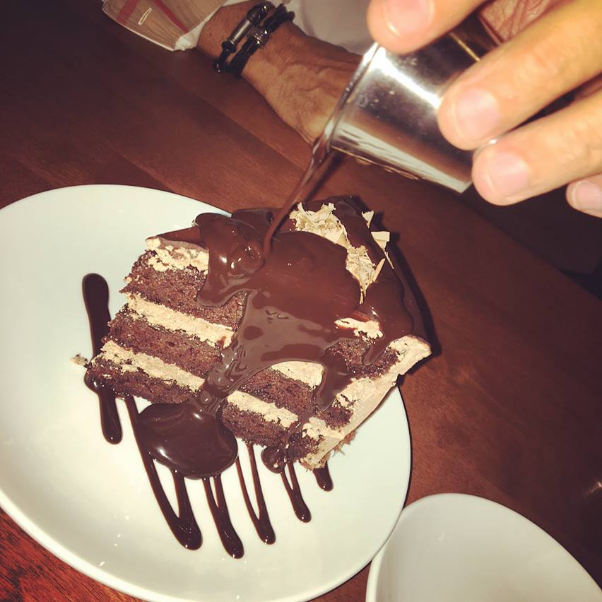 CarolinAramburo's tweet photo. #Subliming away #Vegan-ly ... such sacrifice😂
#YummyFood #DeliciousConversation #ExtraordinaryCompany 🌈🎉 https://t.co/DslV3Ji4mB