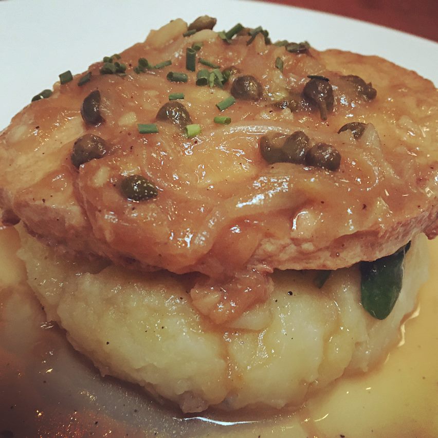CarolinAramburo's tweet photo. #Subliming away #Vegan-ly ... such sacrifice😂
#YummyFood #DeliciousConversation #ExtraordinaryCompany 🌈🎉 https://t.co/DslV3Ji4mB